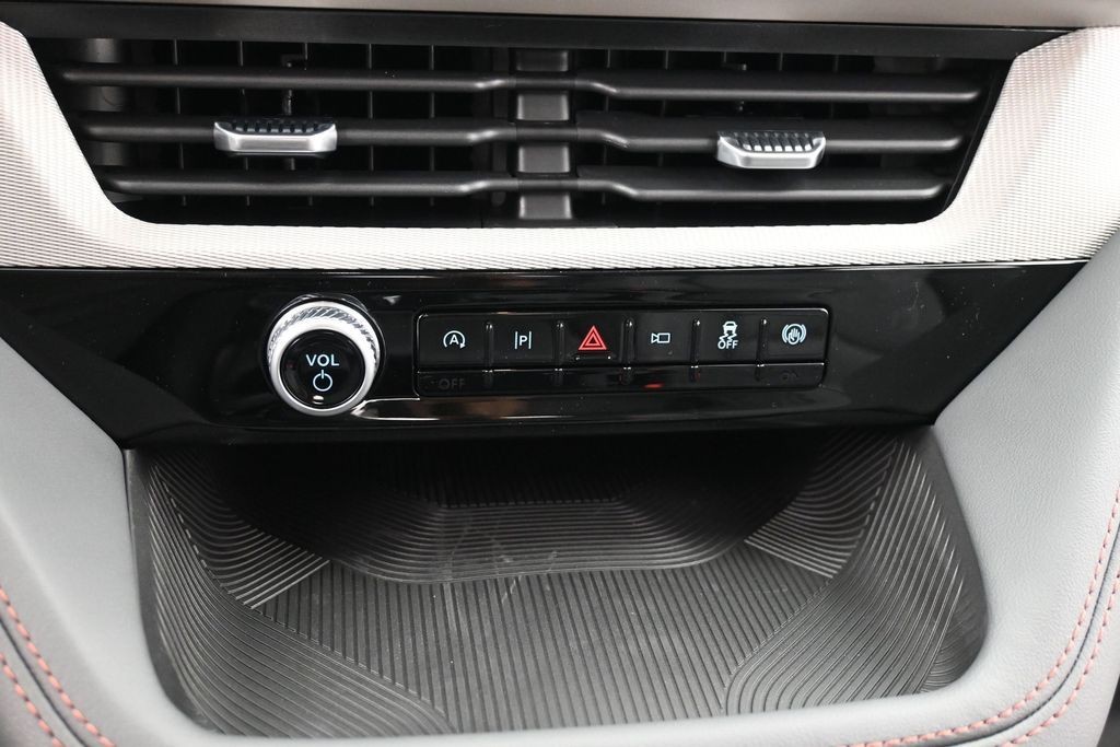 Ford Explorer Vehicle Full-screen Gallery Image 13