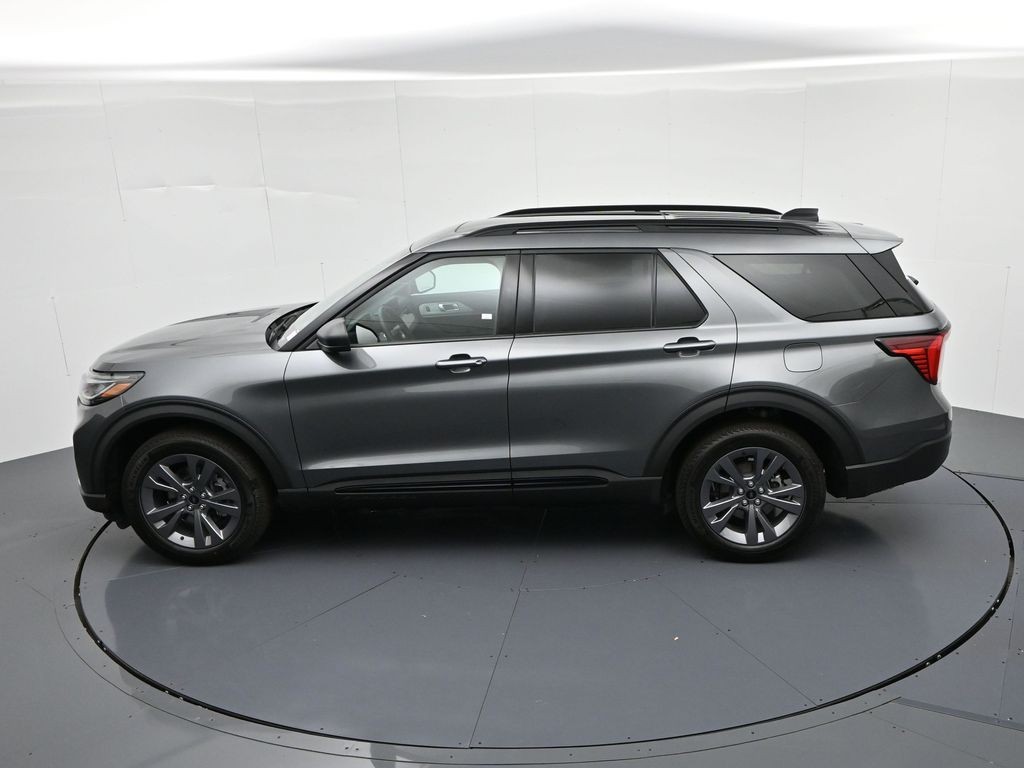 Ford Explorer Vehicle Full-screen Gallery Image 22