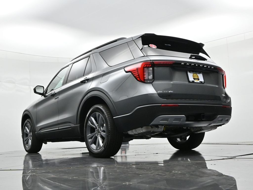 Ford Explorer Vehicle Full-screen Gallery Image 23