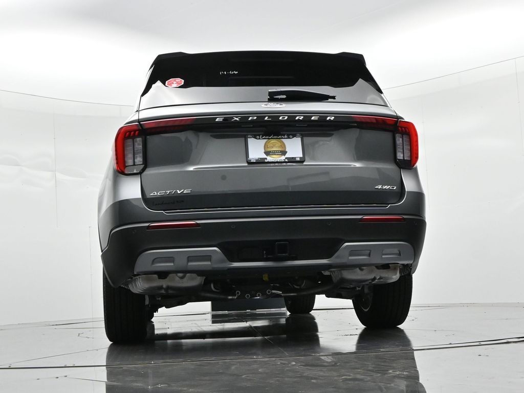 Ford Explorer Vehicle Full-screen Gallery Image 24