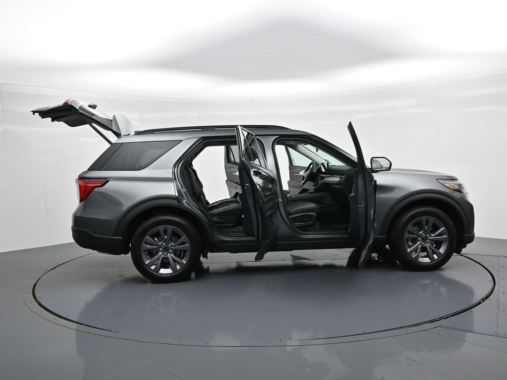 Ford Explorer Vehicle Full-screen Gallery Image 27
