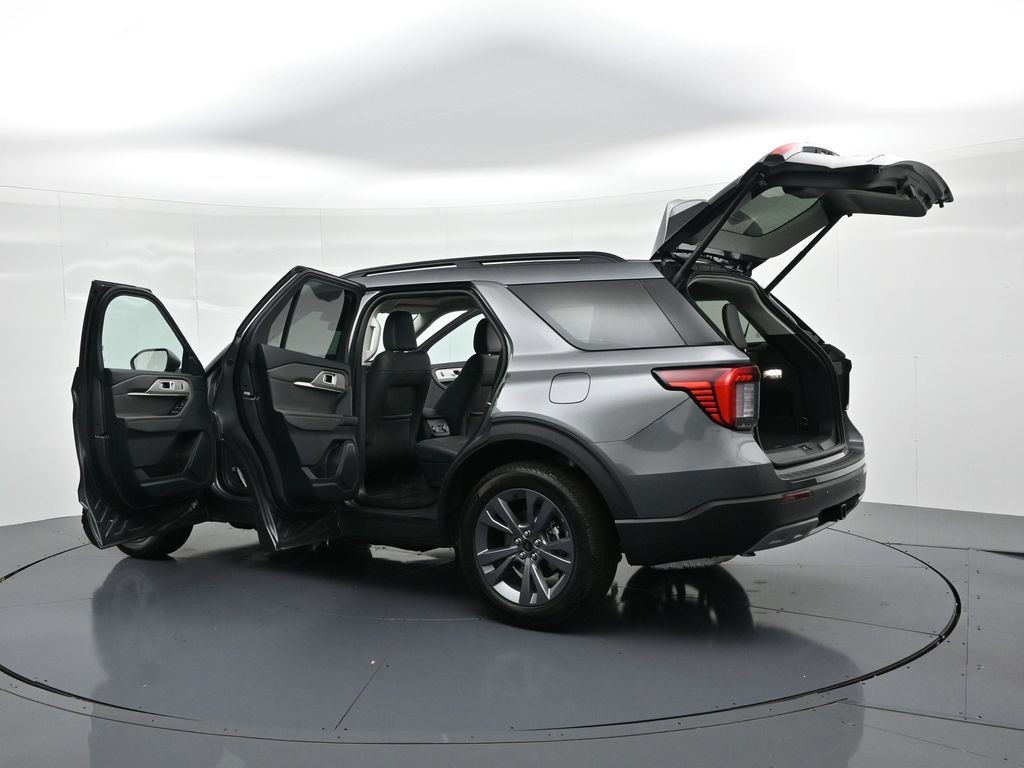 Ford Explorer Vehicle Full-screen Gallery Image 28