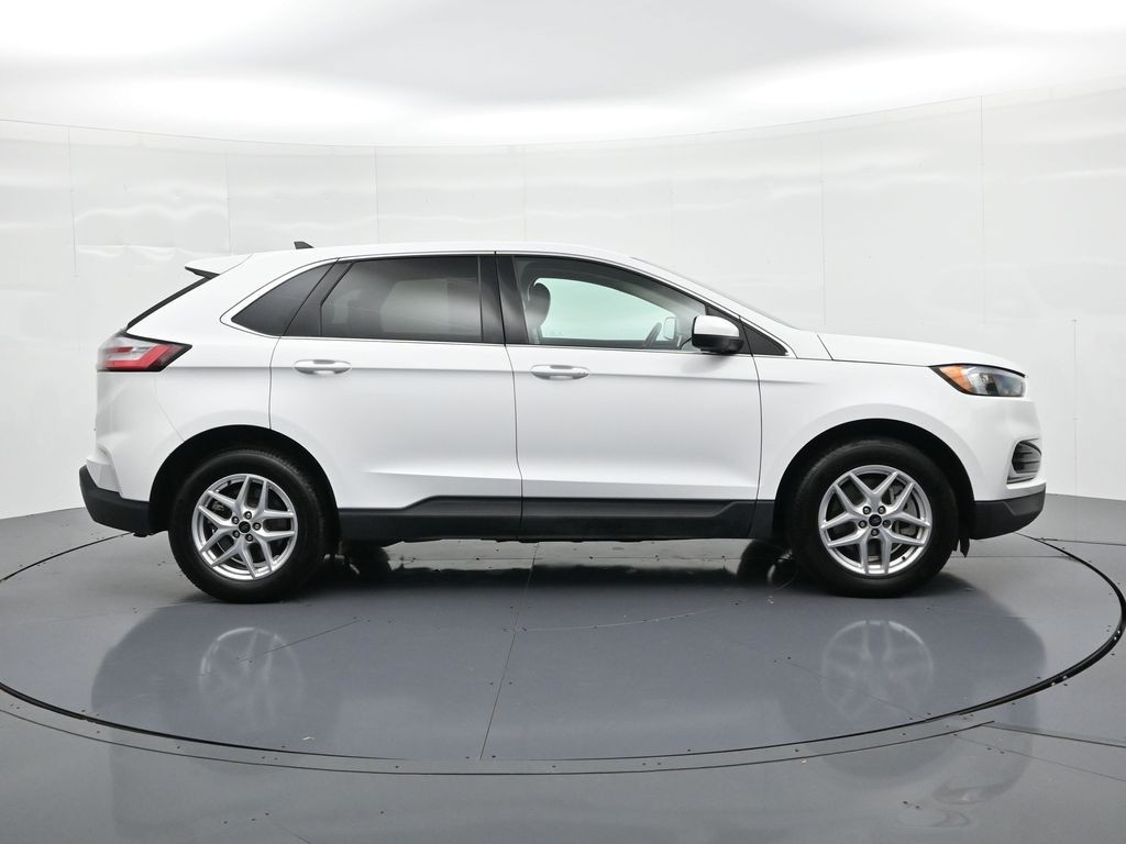 Ford Edge Vehicle Full-screen Gallery Image 5