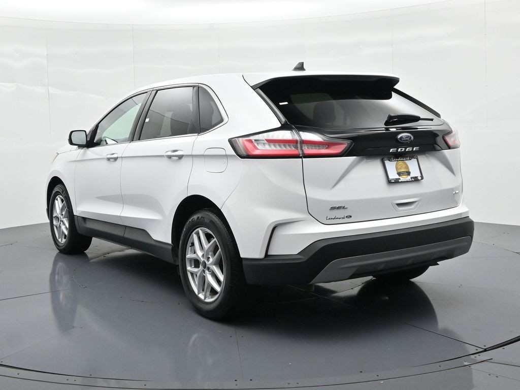Ford Edge Vehicle Full-screen Gallery Image 8