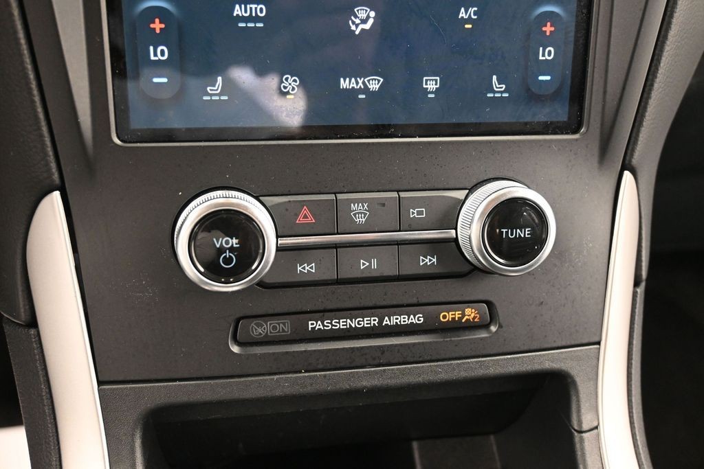 Ford Edge Vehicle Full-screen Gallery Image 11
