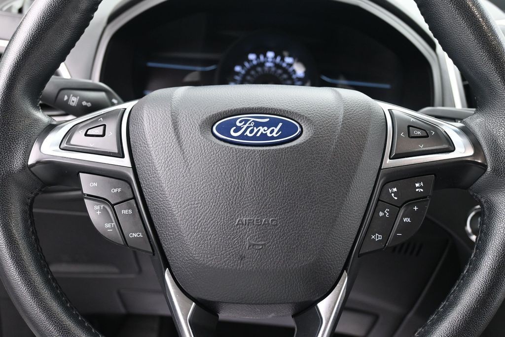 Ford Edge Vehicle Full-screen Gallery Image 13