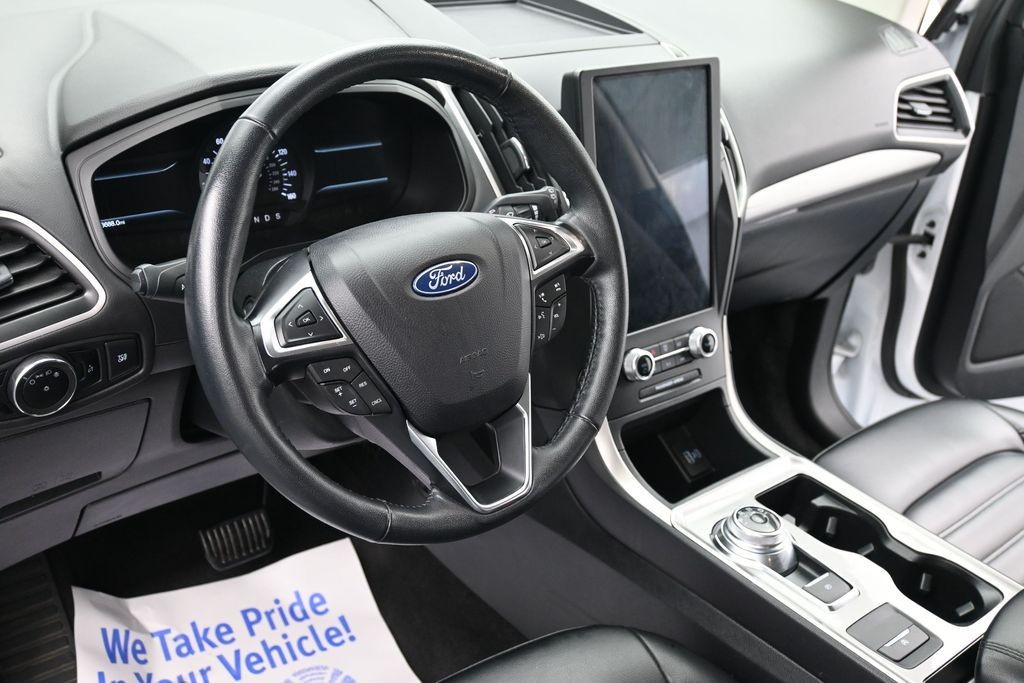 Ford Edge Vehicle Full-screen Gallery Image 14