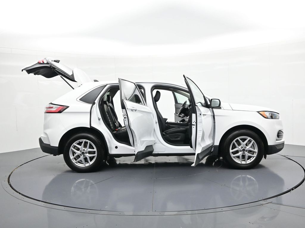 Ford Edge Vehicle Full-screen Gallery Image 23
