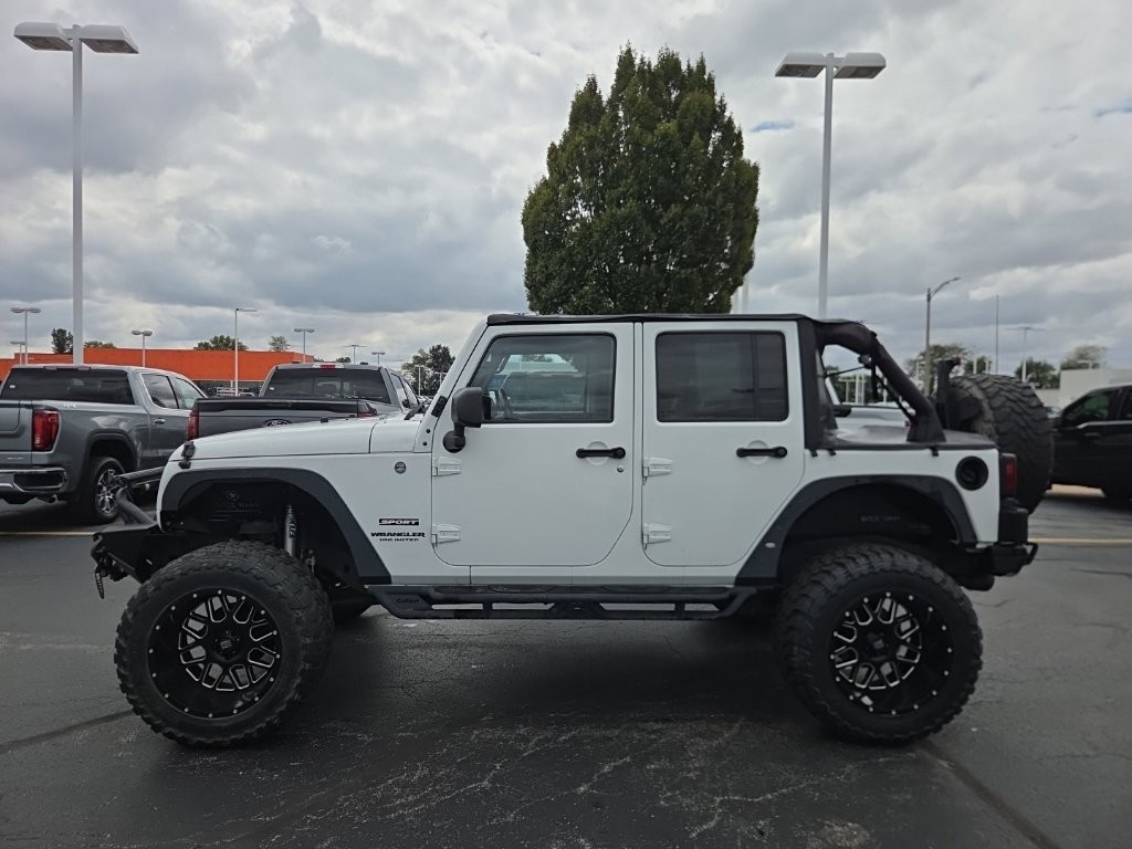 Jeep Wrangler Unlimited Vehicle Full-screen Gallery Image 2