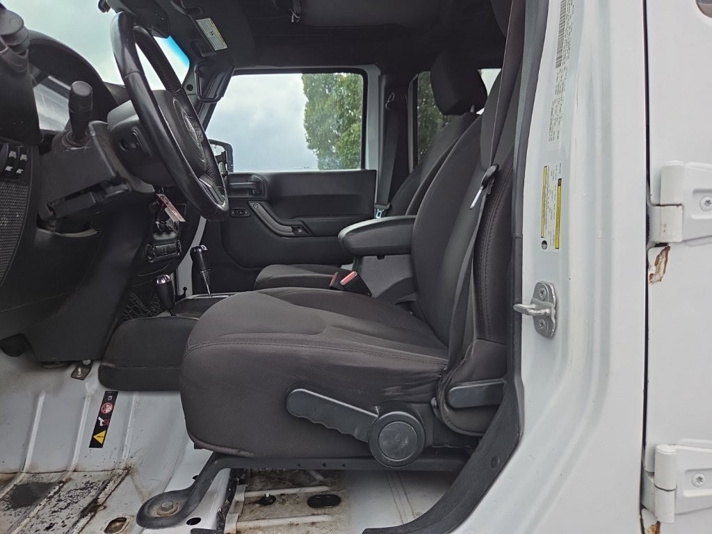 Jeep Wrangler Unlimited Vehicle Full-screen Gallery Image 4