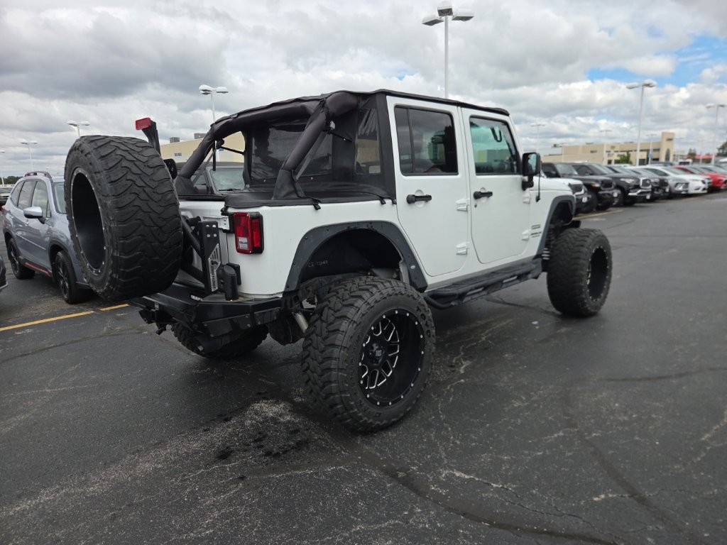 Jeep Wrangler Unlimited Vehicle Full-screen Gallery Image 8
