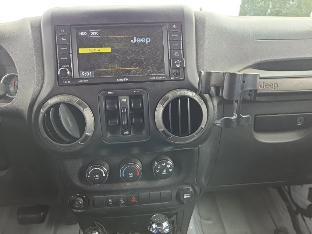 Jeep Wrangler Unlimited Vehicle Full-screen Gallery Image 15