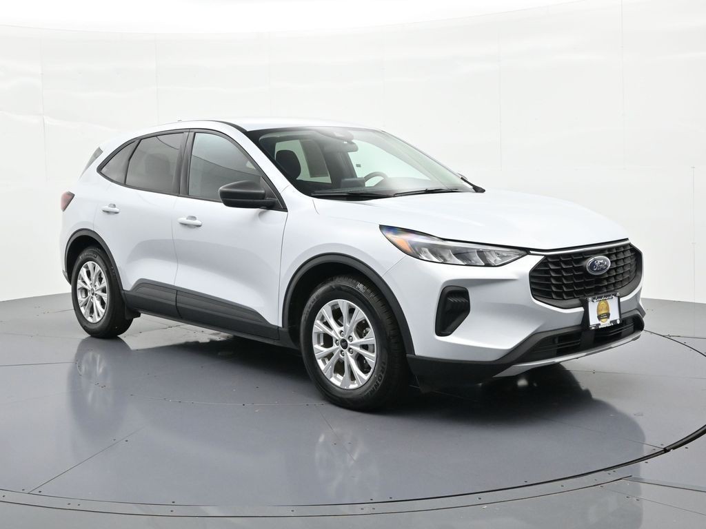 Ford Escape Vehicle Full-screen Gallery Image 4