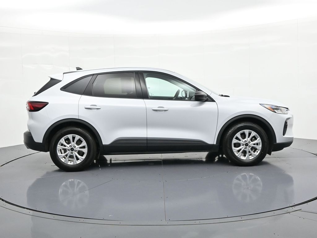 Ford Escape Vehicle Full-screen Gallery Image 5