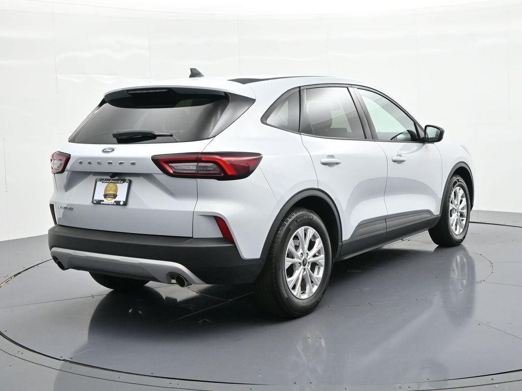 Ford Escape Vehicle Full-screen Gallery Image 6