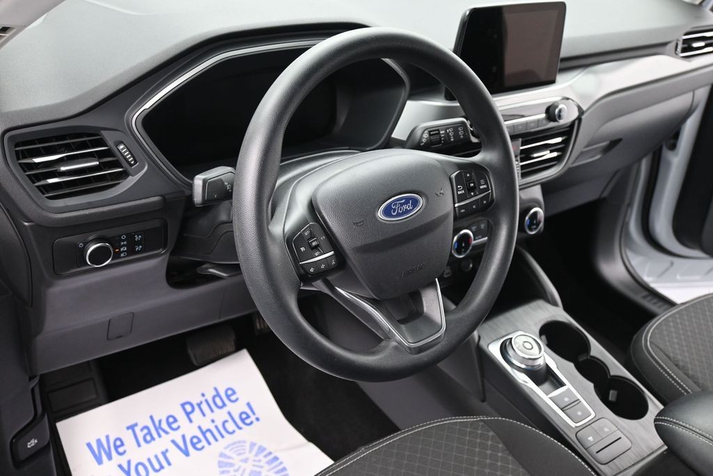 Ford Escape Vehicle Full-screen Gallery Image 14