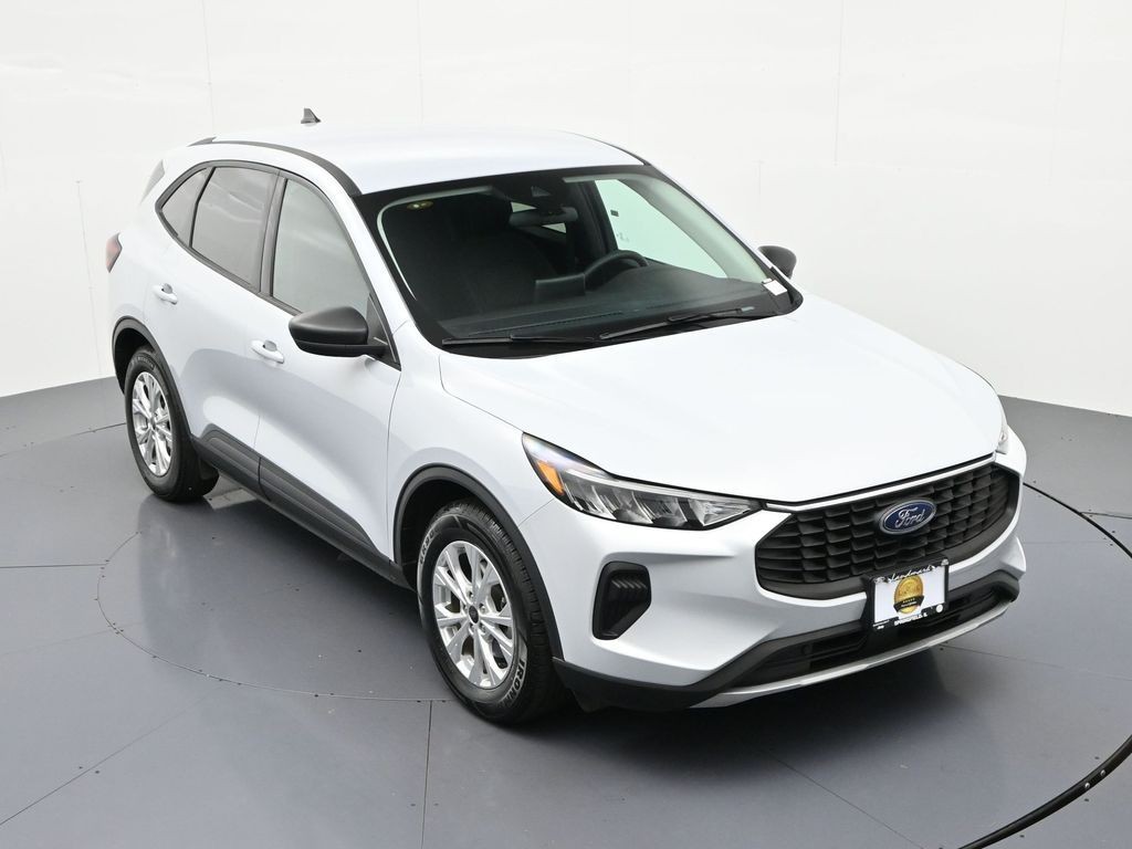 Ford Escape Vehicle Full-screen Gallery Image 15