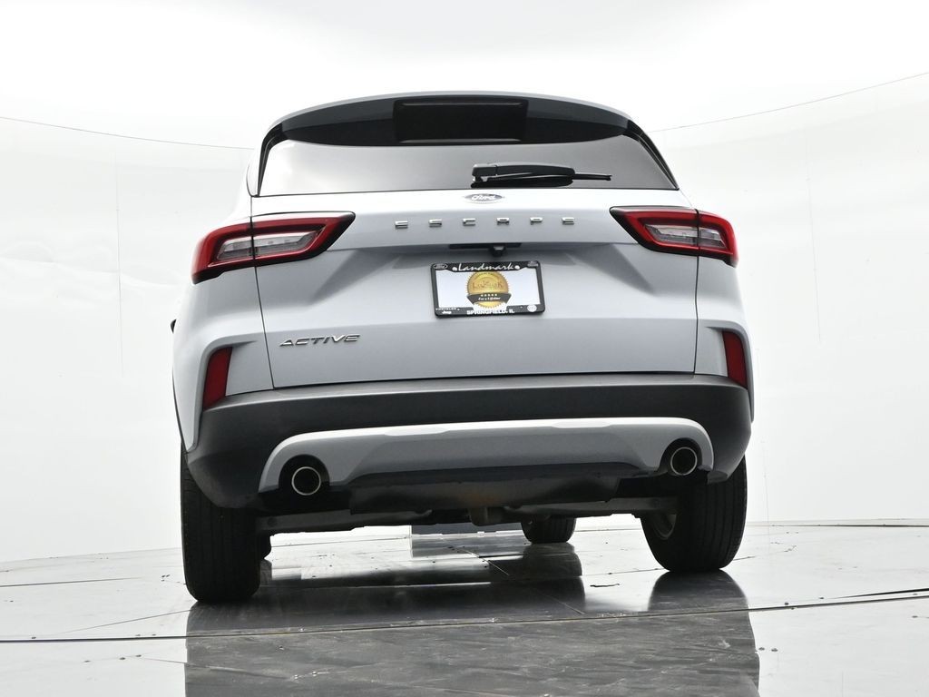 Ford Escape Vehicle Full-screen Gallery Image 20