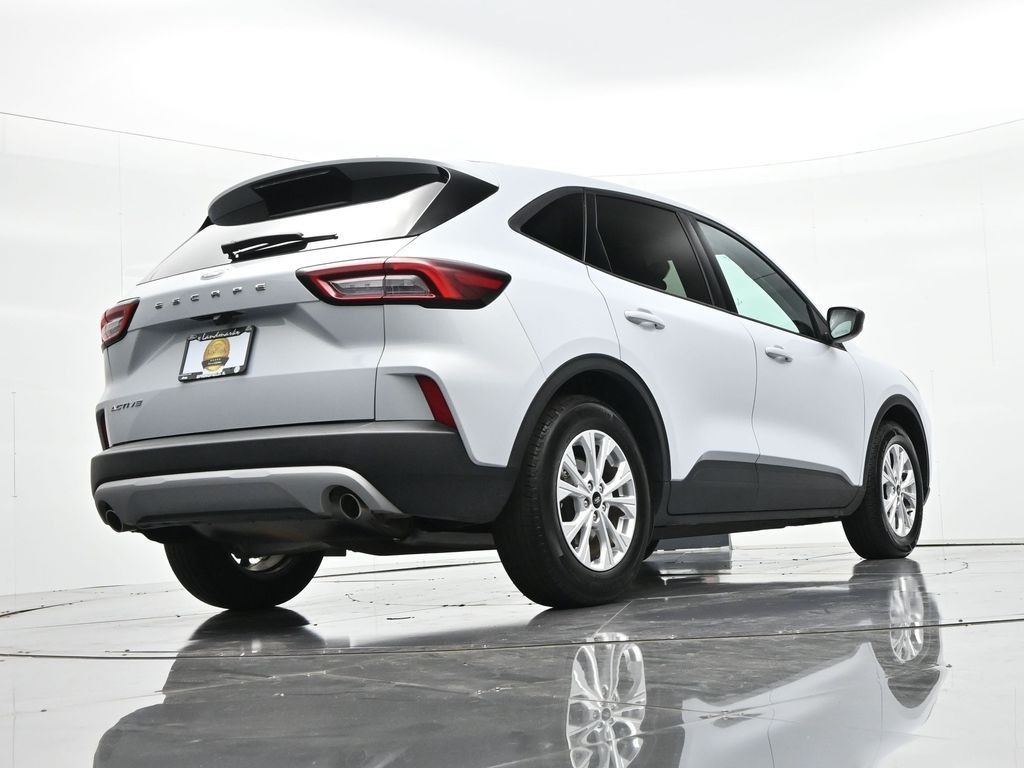 Ford Escape Vehicle Full-screen Gallery Image 21