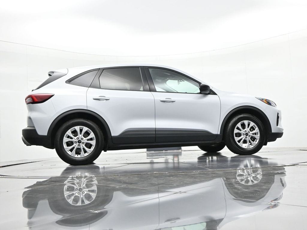 Ford Escape Vehicle Full-screen Gallery Image 22