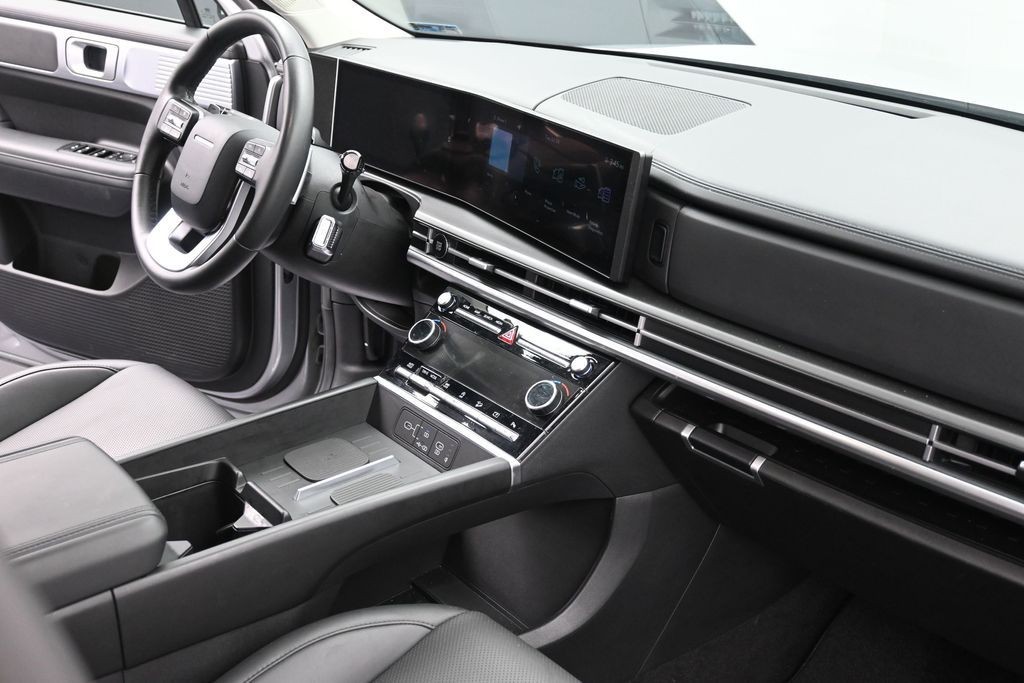 Hyundai Santa Fe Vehicle Full-screen Gallery Image 10