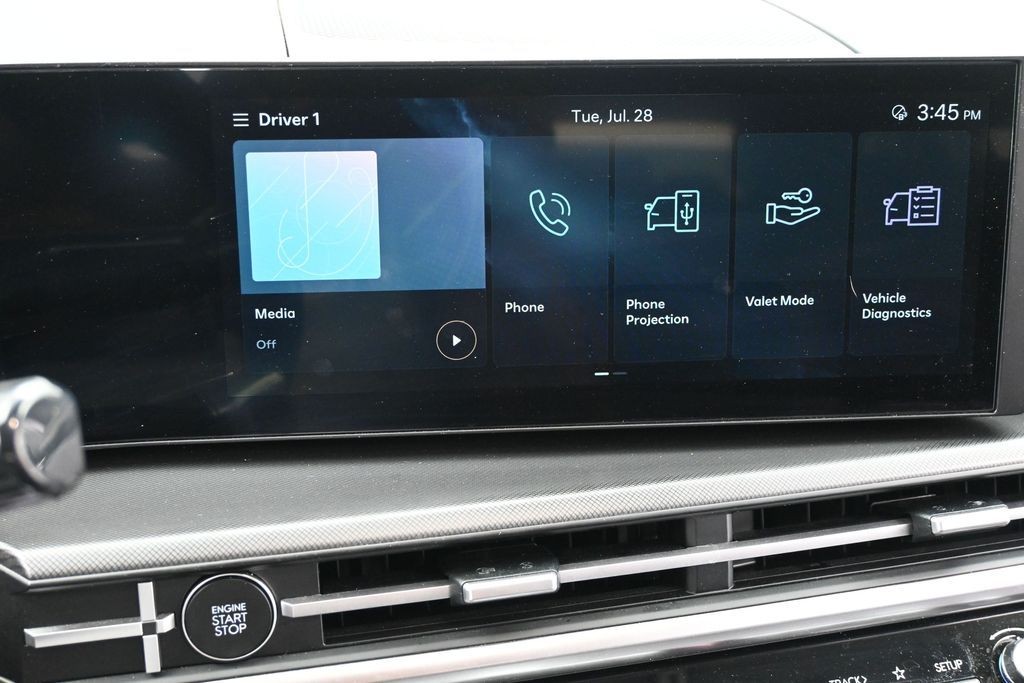 Hyundai Santa Fe Vehicle Full-screen Gallery Image 12