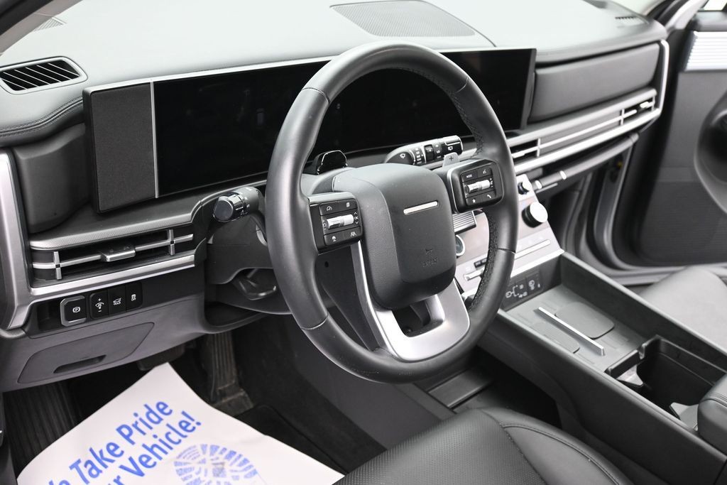 Hyundai Santa Fe Vehicle Full-screen Gallery Image 15