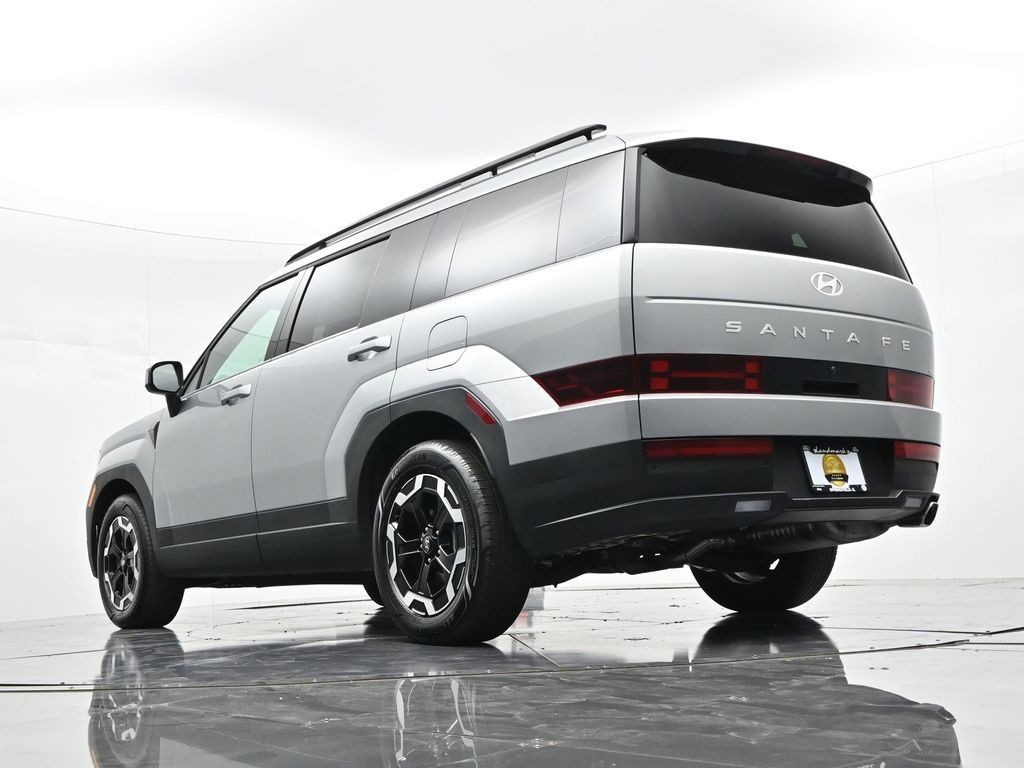 Hyundai Santa Fe Vehicle Full-screen Gallery Image 20