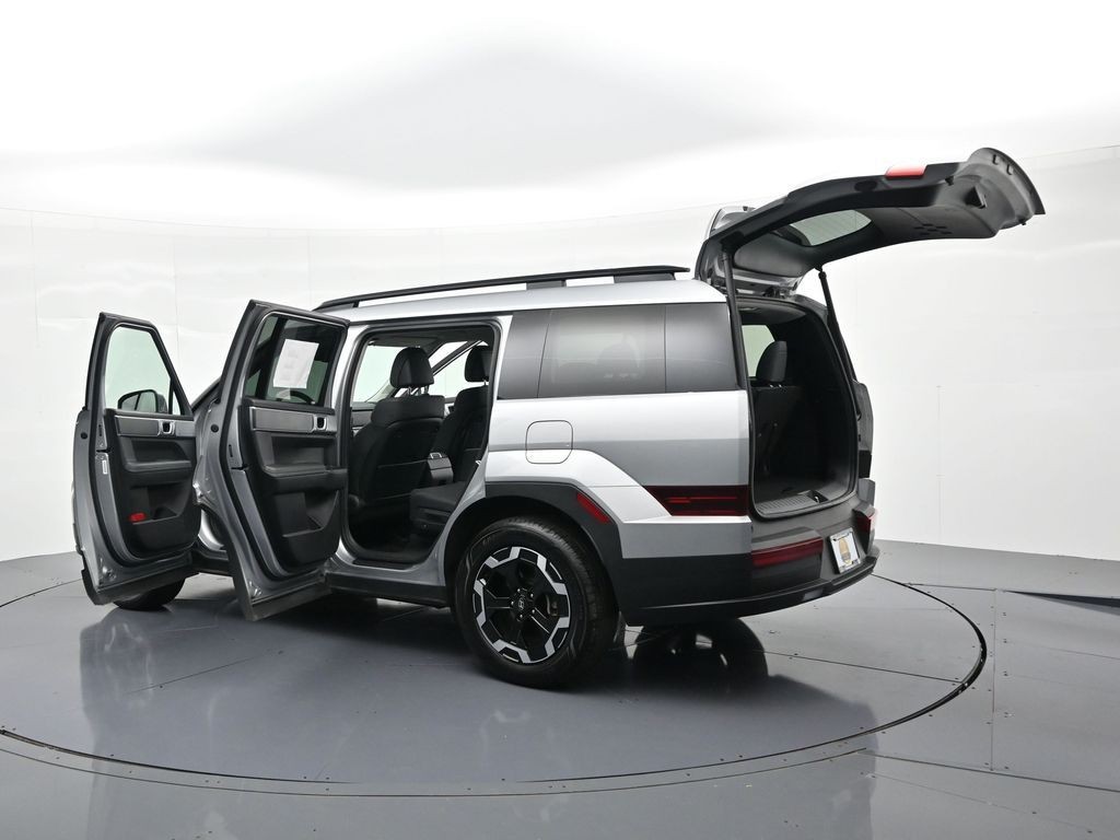 Hyundai Santa Fe Vehicle Full-screen Gallery Image 25