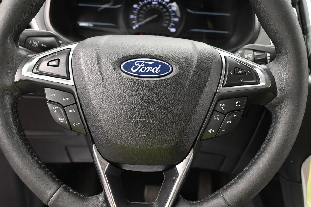 Ford Edge Vehicle Full-screen Gallery Image 12