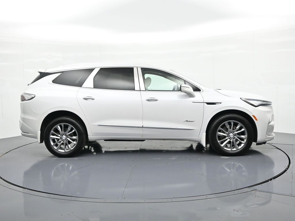 Buick Enclave Vehicle Full-screen Gallery Image 05