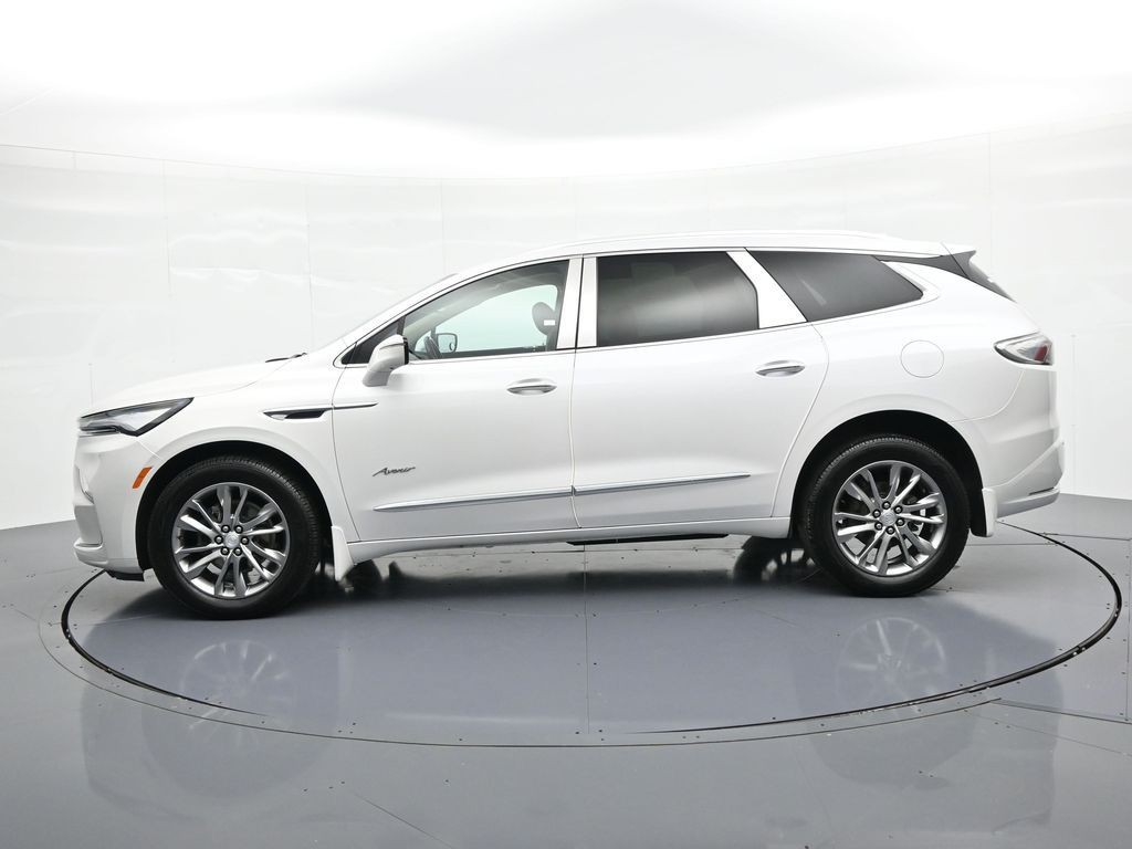 Buick Enclave Vehicle Full-screen Gallery Image 09