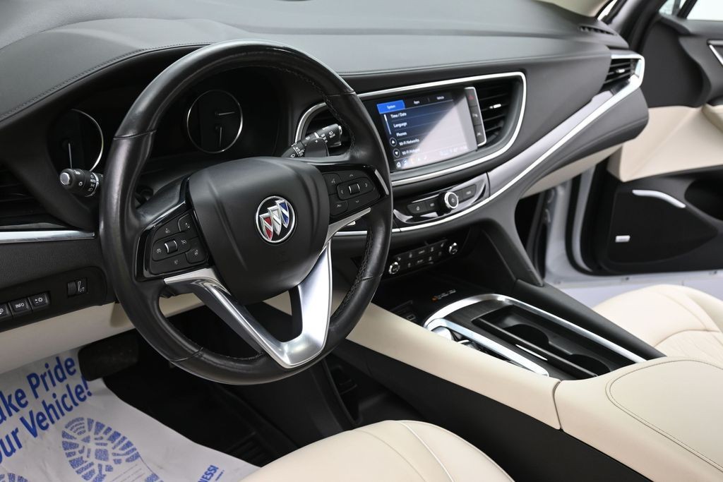 Buick Enclave Vehicle Full-screen Gallery Image 17