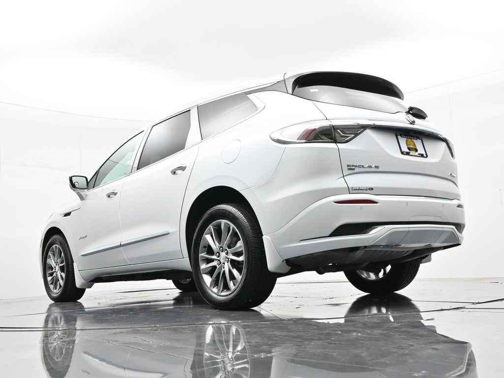 Buick Enclave Vehicle Full-screen Gallery Image 22