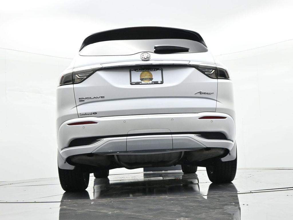 Buick Enclave Vehicle Full-screen Gallery Image 23