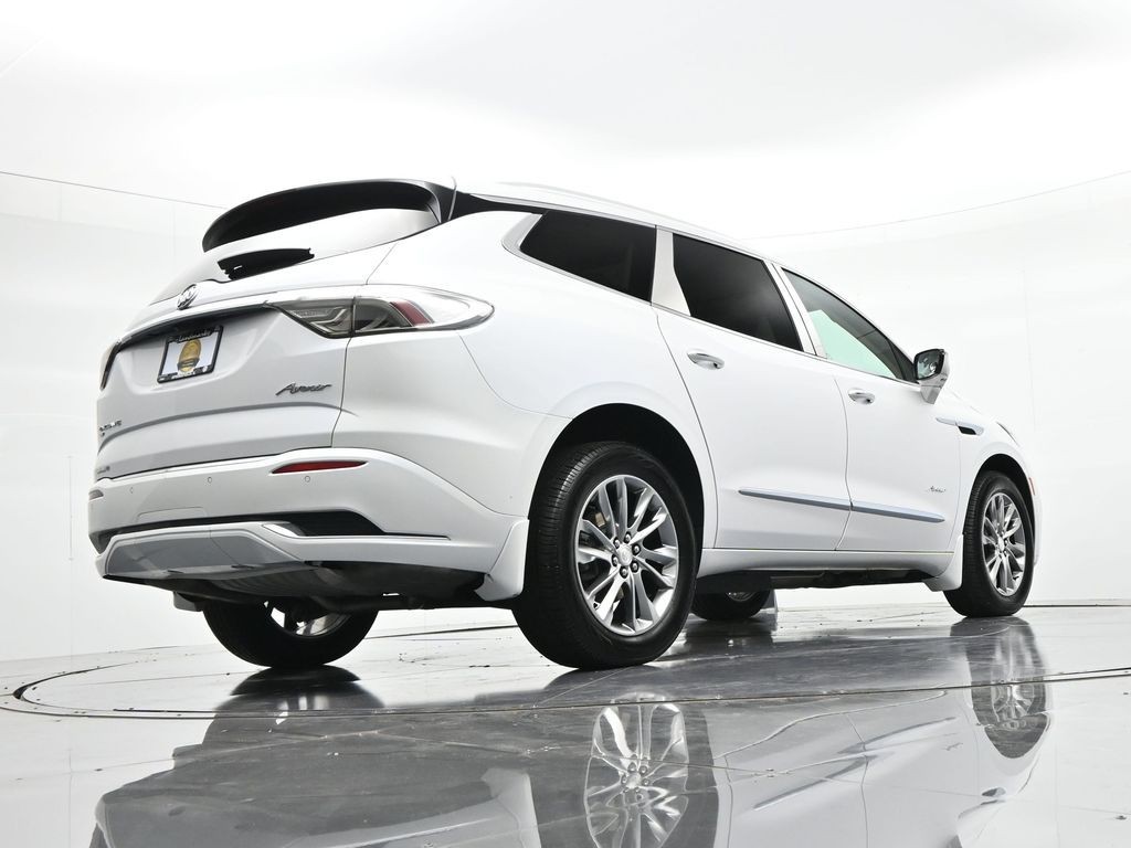 Buick Enclave Vehicle Full-screen Gallery Image 24