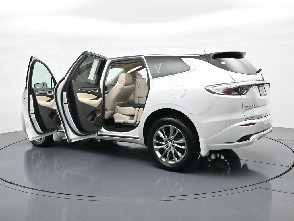 Buick Enclave Vehicle Full-screen Gallery Image 27