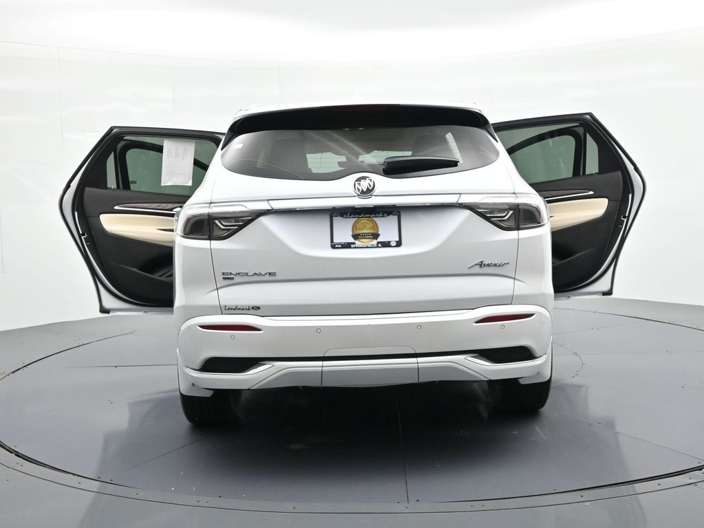 Buick Enclave Vehicle Full-screen Gallery Image 29