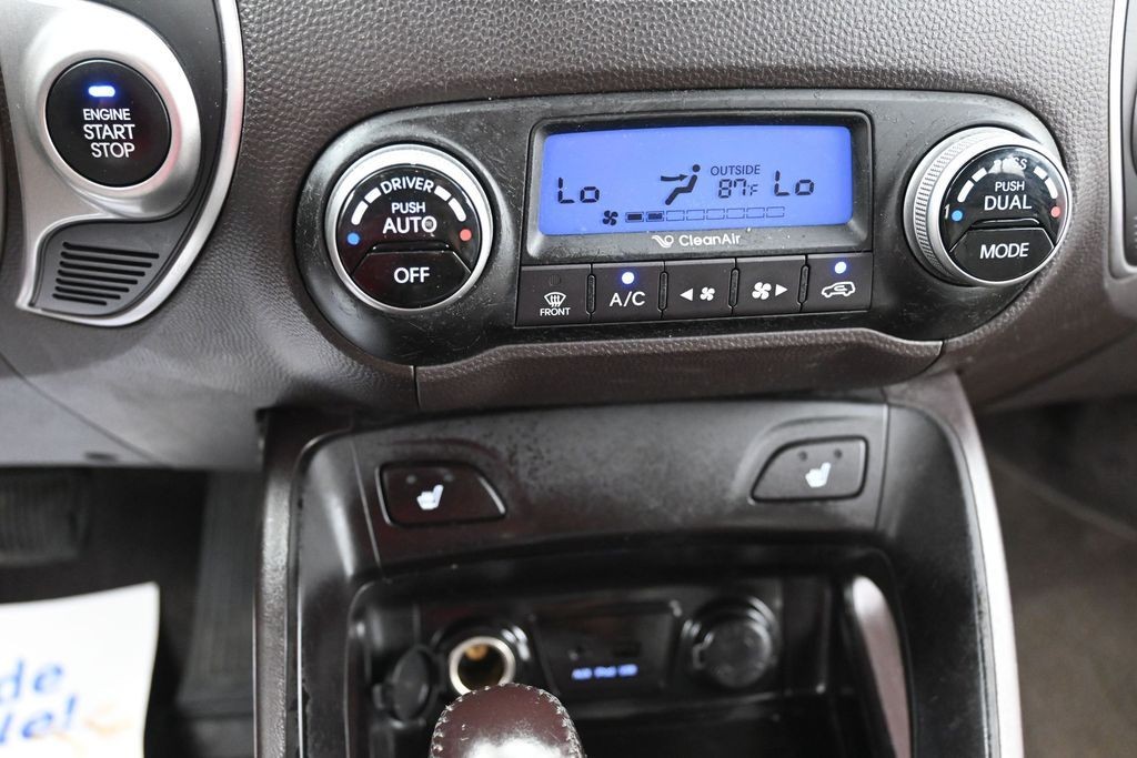 Hyundai Tucson Vehicle Full-screen Gallery Image 11