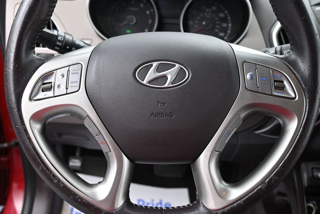 Hyundai Tucson Vehicle Full-screen Gallery Image 12