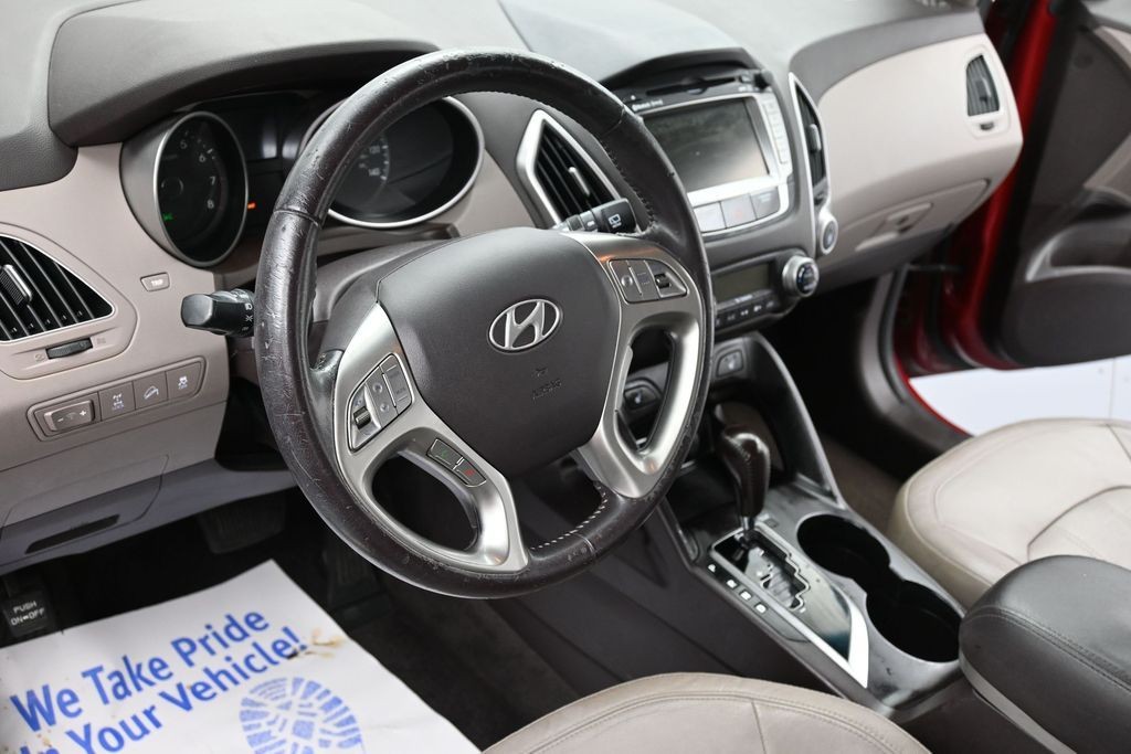 Hyundai Tucson Vehicle Full-screen Gallery Image 13