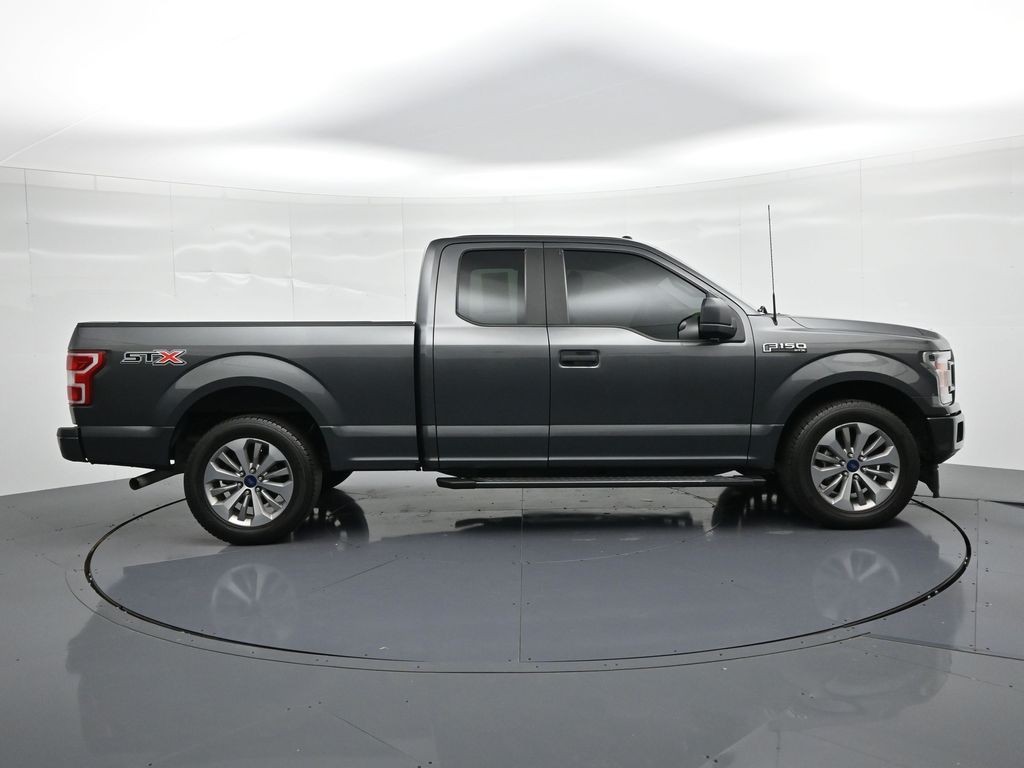 Ford F-150 Vehicle Full-screen Gallery Image 5