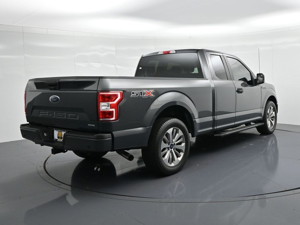 Ford F-150 Vehicle Full-screen Gallery Image 6
