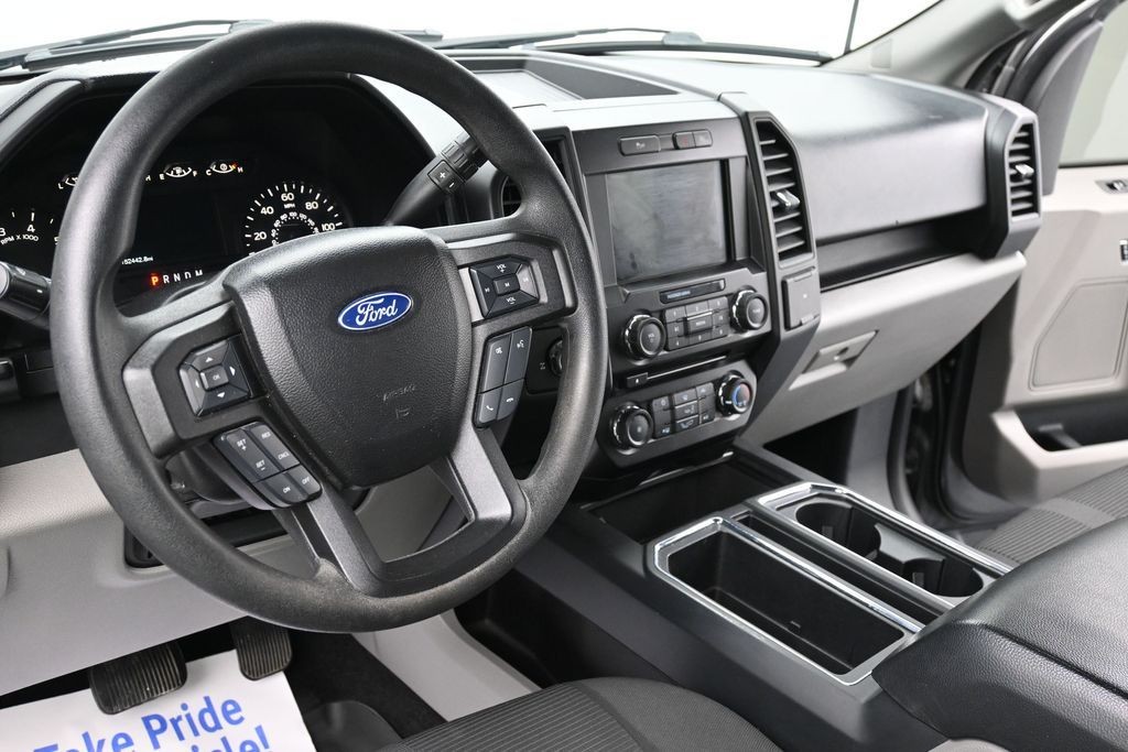Ford F-150 Vehicle Full-screen Gallery Image 13
