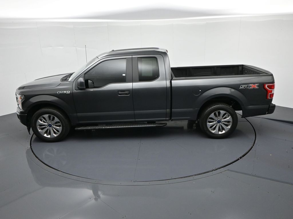 Ford F-150 Vehicle Full-screen Gallery Image 17