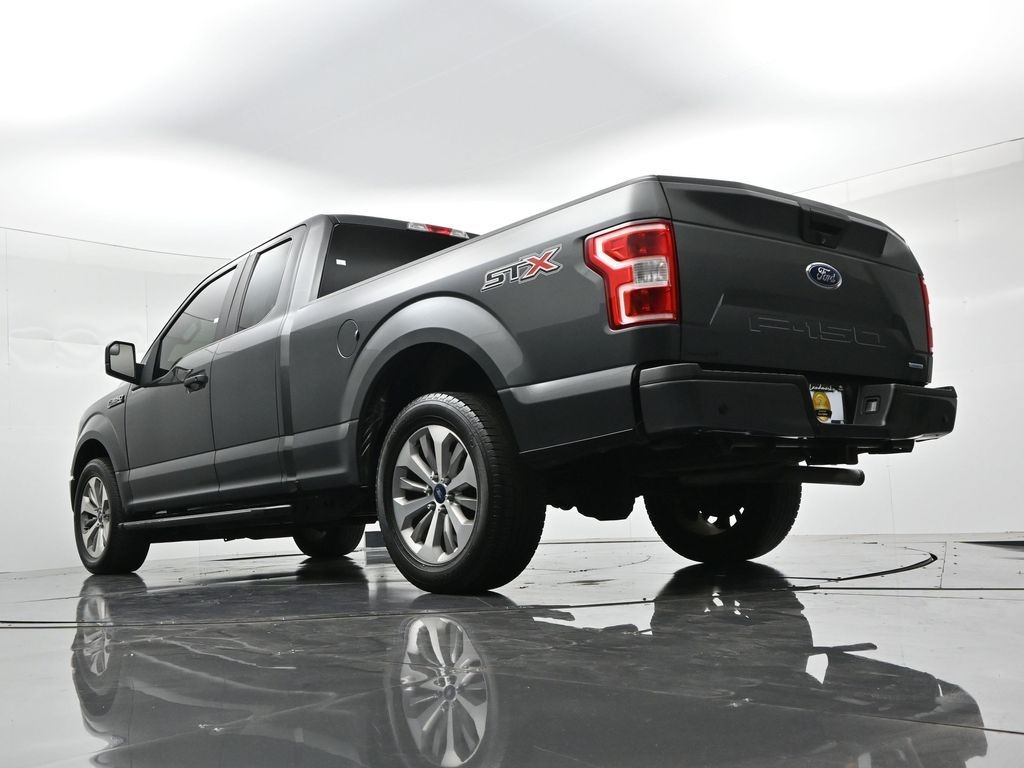Ford F-150 Vehicle Full-screen Gallery Image 18
