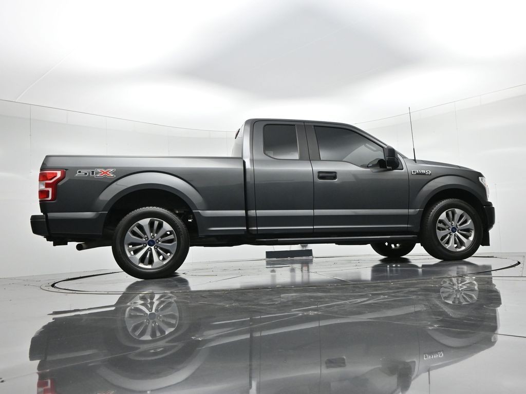 Ford F-150 Vehicle Full-screen Gallery Image 21