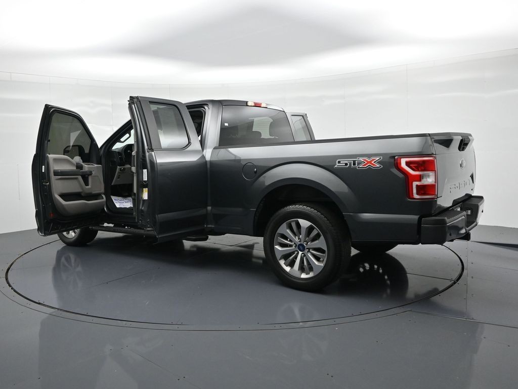 Ford F-150 Vehicle Full-screen Gallery Image 23