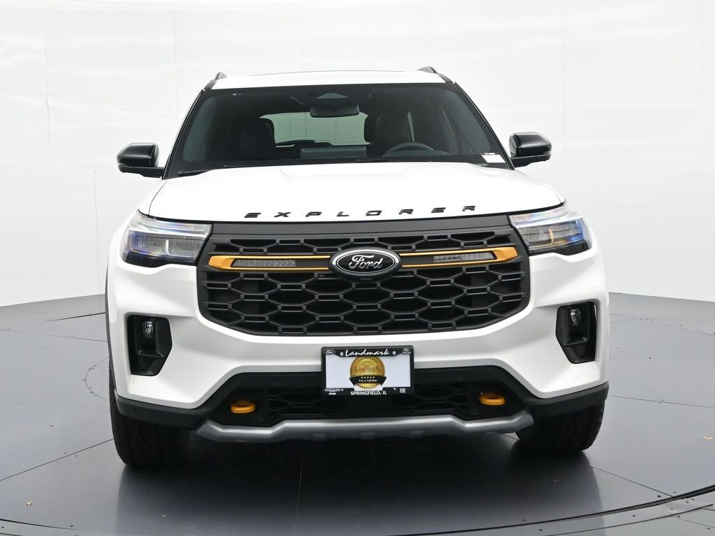 Ford Explorer Vehicle Full-screen Gallery Image 3