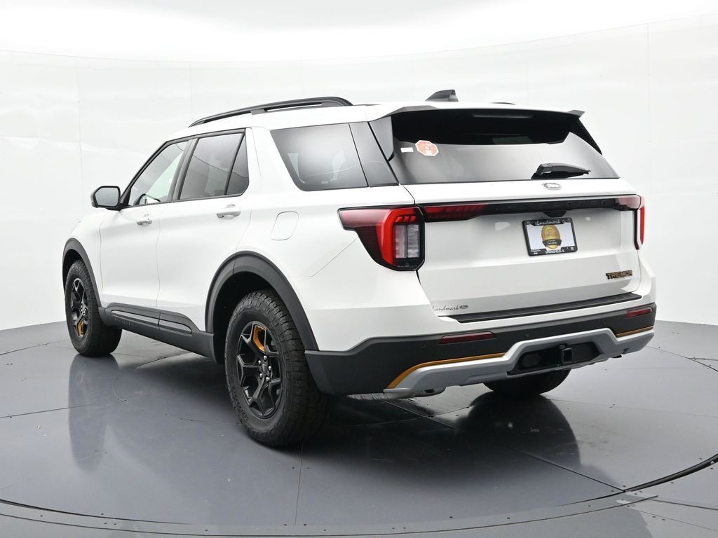 Ford Explorer Vehicle Full-screen Gallery Image 8